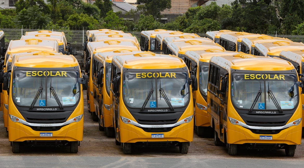 ônibus escolar ao extremo Passando pelos ATOLEIROS! 